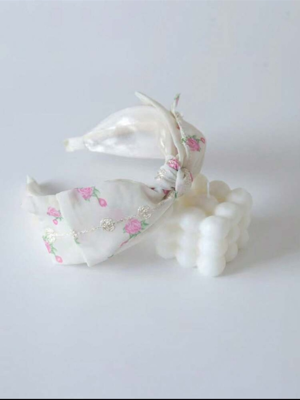 White Floral Embroidered Knot Headband - Women Accessories - Picture 3 of 3